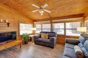 Cabin w Boat Launch & Pool Access in Okeechobee