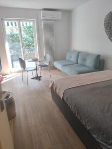 Lovely Apartment with pool and garden