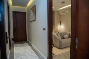 Modern Stylish and Entry Smart Apartment