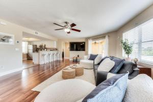 Chiquita Vacation Home With Pool