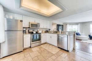 Chiquita Vacation Home With Pool