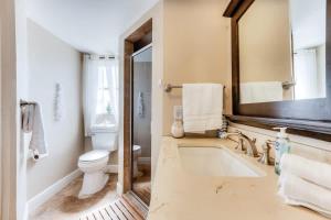 Chiquita Vacation Home With Pool