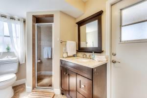 Chiquita Vacation Home With Pool