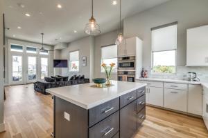 Luxurious 3 story home in Houston! Elegance galore