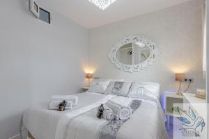 Benalbeach beautiful 2 BDR Apt with sea views