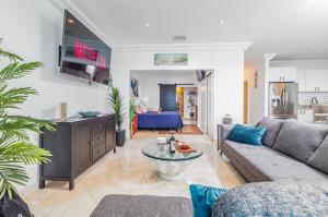 Amazing Ocean View, Heated Pools, Spas, Gym, Sauna