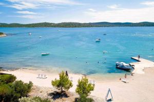 Apartments by the sea Pirovac, Sibenik - 15403