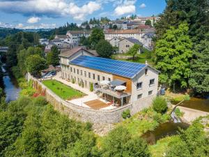 Grand gîte rénové, billard, baby-foot, vue sur rivière, terrasse, activités diverses - FR-1-582-76