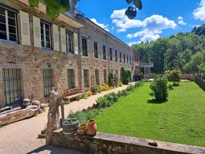 Grand gîte rénové, billard, baby-foot, vue sur rivière, terrasse, activités diverses - FR-1-582-76