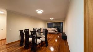 Coastal Comfort at Riverside - 4 Min to Airport!