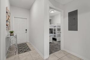 Cozy & Stylish 2BR Condo Prime Storey Lake Spot