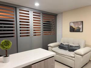 Apartasuite Sabaneta Vista a la ciudad parking