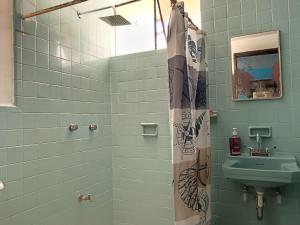 Habitación con baño compartido cerca al Parque San José