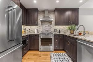 Spring Creek Luxury King One Bedroom at White Spruce Lodge