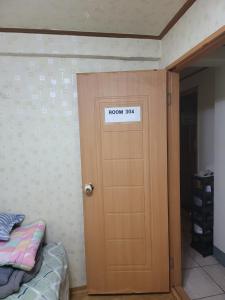 a short-term accommodation room close to the airport
