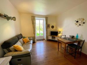 Maisons de vacances Gite Confortable avec Jardin et Parking Pres de Blois - FR-1-491-462 : photos des chambres