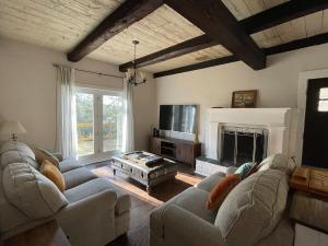 NEW 6-Bedroom Retreat Book Your Summer Getaway