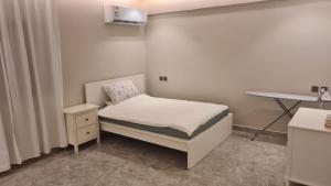 Private bedroom in shared unit in As-Suleimaniyah
