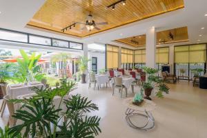 E L Westensee Resort