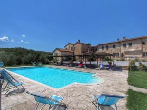 Cottage in Asciano with Pool and Terrace