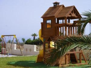 Apartment for five, swimming pool, near the beach