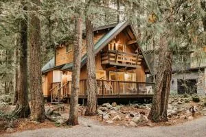 Glacier Springs Cabin 27 - A private 2-story cabin pet-friendly - Warnick