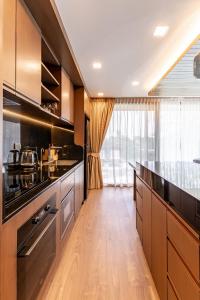 Chariot by Villacarte