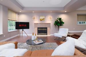 Spacious 4BR w Ensuites Mins to Downtown YVR UBC - Ubytování bez kategorie ve městě Vancouver