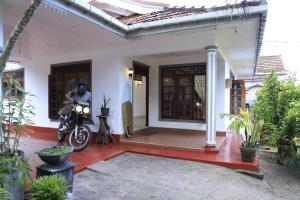 Kuma House Hiriketiya