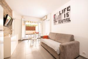 le Victoria, centre ville , plage et parking gratuit