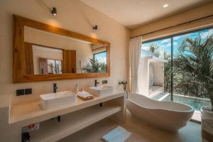 Villa Ayo 1 - Beautiful Brand New 2BR Villa, Steps to the beach