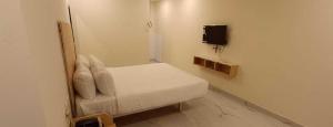 Townhouse Oak Mailardevpally Near Owaisi Hospital
