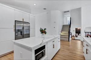 NEW! Luxe Vacation Retreat - heated pool, putting green