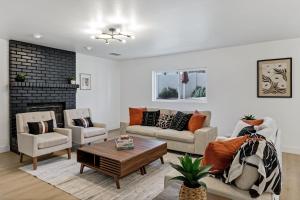 NEW! Luxe Vacation Retreat - heated pool, putting green