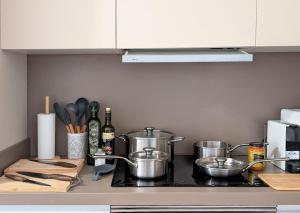 Chic Studio w|°Balcony °AC °Fast Wi-Fi °50inch TV