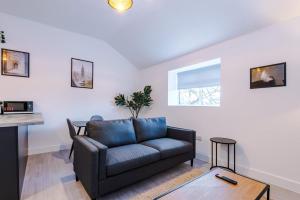 Cohost Partners Chic Stay Heart of Warrington