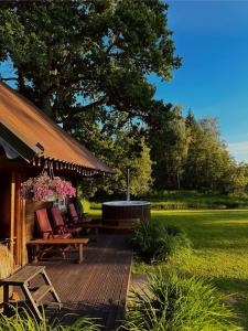 Pertle Cottage Private Sauna & Hot Tub Getaway in Nature