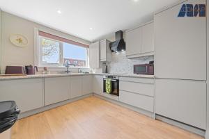 2 Bed Sleeps 4 in Dunfermline