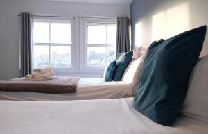 Spacious Georgian 3bedroom Apartment- 10 minute walk to the River Avon, Roman Baths and Bath Abbey