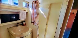 Bateaux BATEAU STANDING A QUAI tout confort : photos des chambres