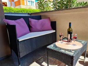 Dotty Apartments with Pool