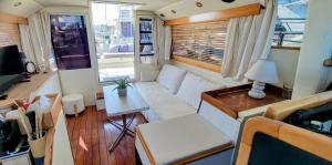 Bateaux BATEAU STANDING A QUAI tout confort : photos des chambres