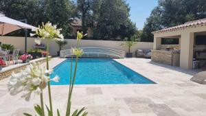 Maisons de vacances Un air de provence avec piscine disponible seulement en fin de journee - A 5min de l-A7 et A9 : photos des chambres