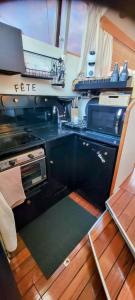 Bateaux BATEAU STANDING A QUAI tout confort : photos des chambres