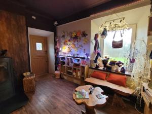 Charming pet friendly 2 bedroom cottage, close to Narberth & local beaches, friendly animals on our smallholding