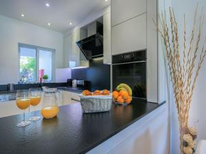 Luxury 3 Bedroom Apartment, Pool Garden Views