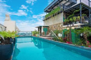 Charmpearl Hotel & Suites