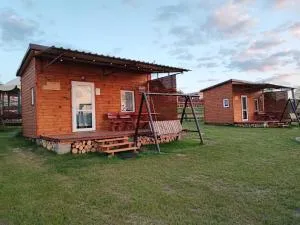 Siedlisko nr 4E i 4F nad jeziorem Skarlińskim, jezioro, mazury, domki letniskowe, bania - Stęgwałd