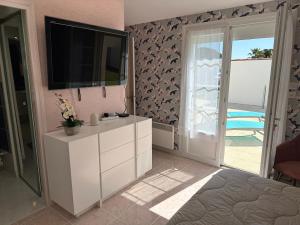 Maisons de vacances ღ Villa des Grasses - Piscine Chauffee, Jardin & Wifi : photos des chambres