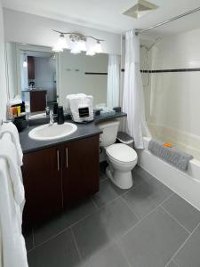 Condo Downtown Vancouver - Near Rogers Arena & BC Place w Parking